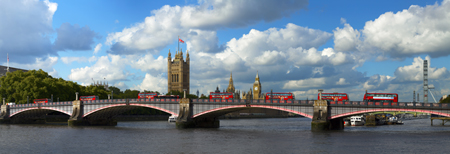 Buses on Lambeth Bridge LDN139