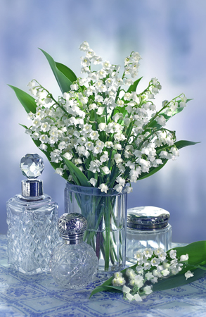 Lilly of the Valley Table F245