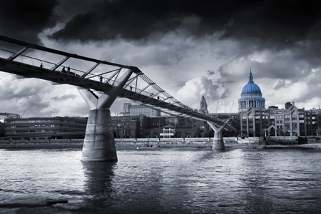 Millenium Bridge, London LDN142cbw