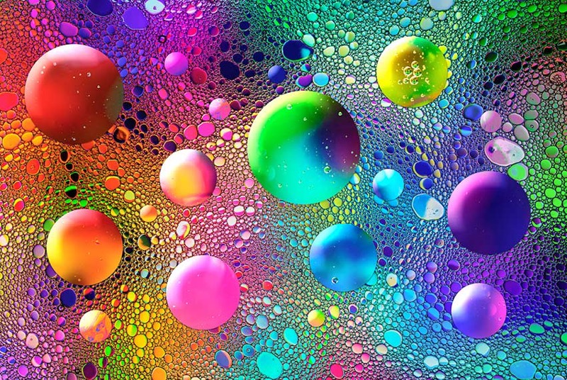 Rainbow Oil Droplets